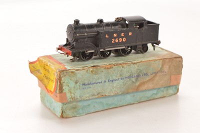 Lot 31 - Hornby-Dublo 00 Gauge Pre-war 3-Rail DL7 boxed LNER black 2690 0-6-2 Tank Engine, in original box dated 9/38