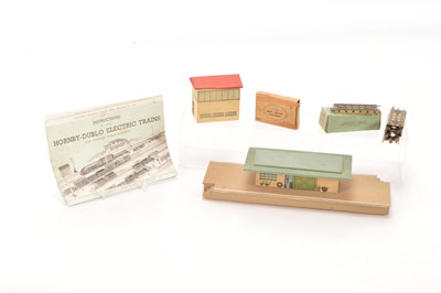 Lot 34 - Hornby-Dublo 00 Gauge Pre-war unboxed Goods Depot and Signal with Box of short Rails and Train Set instructions (6)