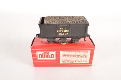 Lot 43 - Uncommon Hornby-Dublo 00 Gauge late issue boxed 2-Rail 4654 Rail Cleaning Wagon