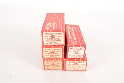 Lot 44 - Hornby-Dublo 00 Gauge boxed 2-Rail uncommon Hopper and ICI Bogie wagon and three Milk Tank wagons (5)