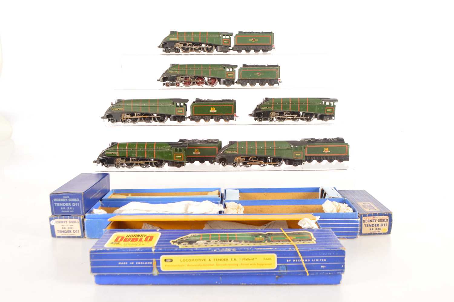 Lot 53 - Hornby-Dublo 00 Gauge  3-Rail boxed BR green Class A4 Locomotives and Tenders (6 Locos, 5 Tenders)