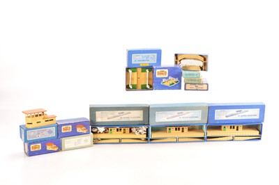 Lot 68 - Hornby-Dublo 00 Gauge  3-Rail Island Platforms Signal Boxes Footbridges and Level Crossings (12)