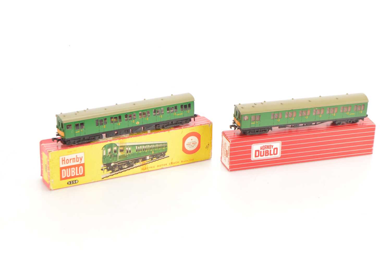 Lot 76 - Hornby-Dublo 00 Gauge 2-Rail boxed 2250 BR SR green Electric Motor Coach Power Car and 4150 Trailer (2)