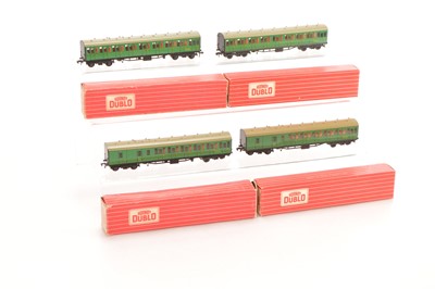Lot 77 - Hornby-Dublo 00 Gauge 2-Rail boxed BR SR green Super Detail Suburban Coaches (4)