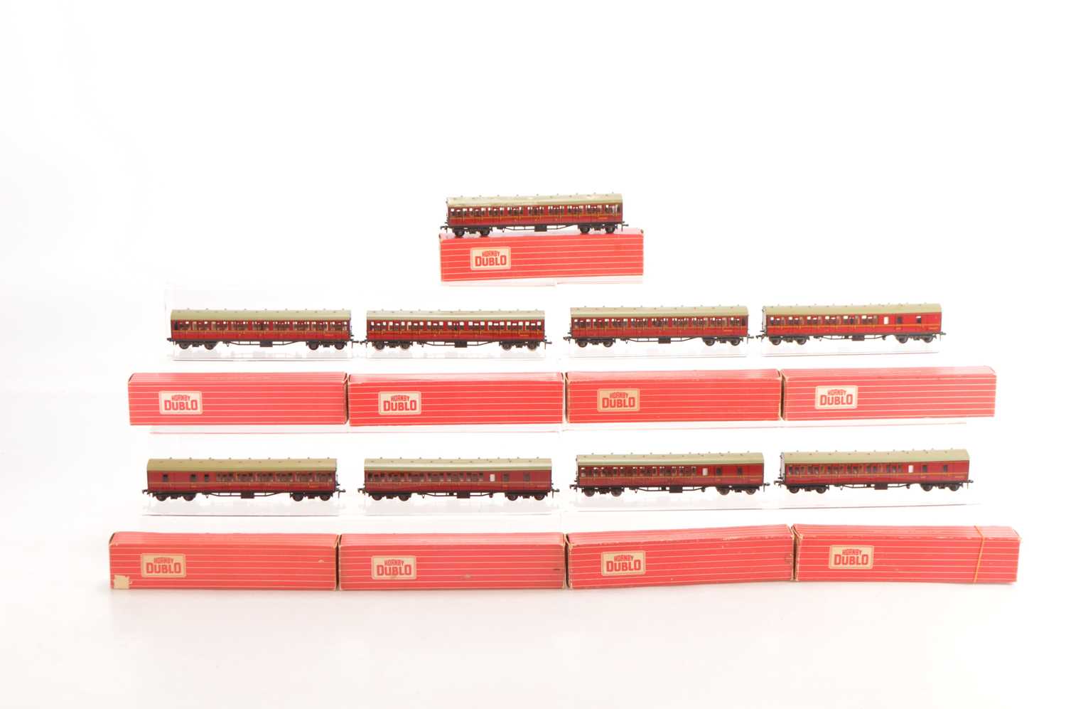 Lot 78 - Hornby-Dublo 00 Gauge 2-Rail Super Detail boxed BR maroon Super Detail Suburban Coaches (9)