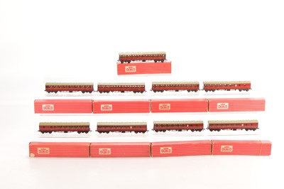 Lot 78 - Hornby-Dublo 00 Gauge 2-Rail Super Detail boxed BR maroon Super Detail Suburban Coaches (9)