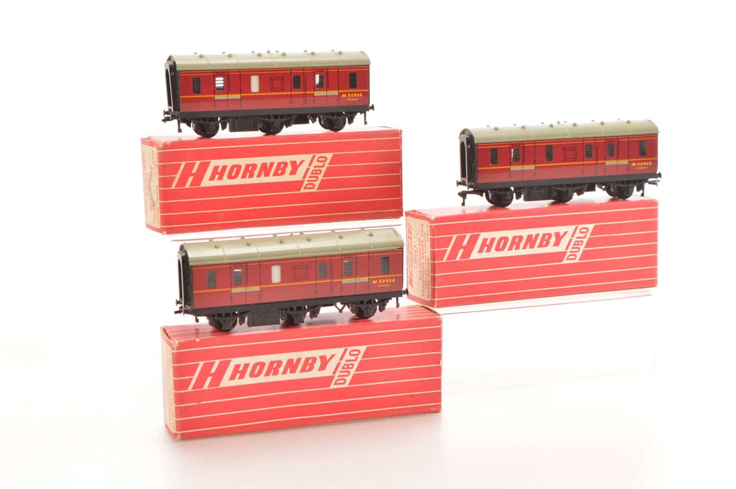 Lot 79 - Three Hornby-Dublo 00 Gauge 2-Rail Super Detail boxed last issue 4076 'Stove' 6-wheel Passenger Brake Van (3)