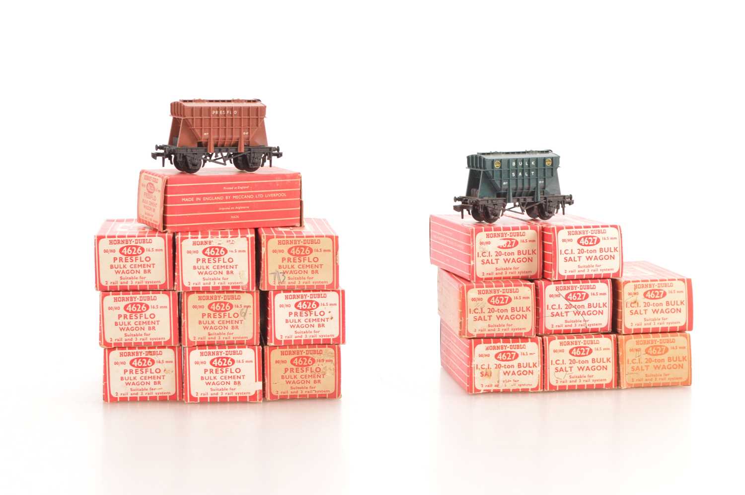 Lot 85 - Hornby-Dublo 00 Gauge 2-Rail Super Detail boxed Presflo Bulk Cement and ICI Salt wagons (18)