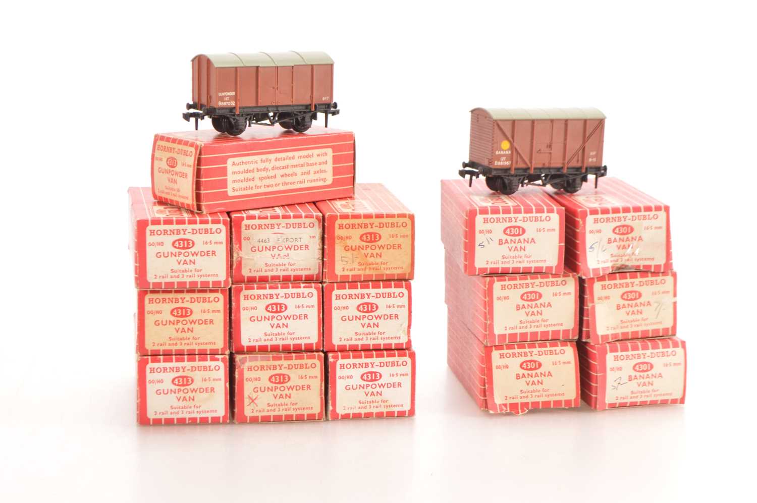Lot 86 - Hornby-Dublo 00 Gauge 2-Rail Super Detail boxed Gunpowder and Banana Vans (16)