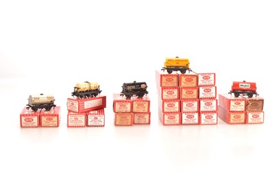 Lot 88 - Hornby-Dublo 00 Gauge 2-Rail boxed Tank wagons (25)