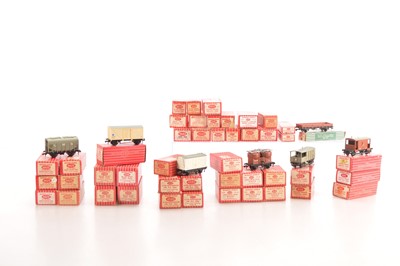 Lot 89 - Hornby-Dublo 00 Gauge 2-Rail Super Detail boxed various Goods wagons including late issue bogie tank wagon (50)