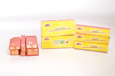 Lot 92 - Hornby-Dublo 00 Gauge 2-Rail Super Detail boxed plastic Suburban Station and Island Platforms and Goods Depot kits metal Footbridges and various platforms/fencing (10 including one empty box)