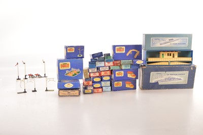 Lot 99 - Hornby-Dublo 00 Gauge mainly 3- Rail Accessories (qty)