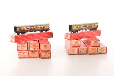 Lot 107 - Hornby-Dublo 00 Gauge boxed 2-Rail Super Detail BR WR chocolate and cream Coaches including Restaurant Car (14)