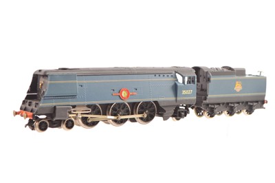 Lot 110 - A professionally repainted unboxed Wrenn 00 Gauge unrebuilt BR blue Merchant Navy Class 35027 'Port Line'