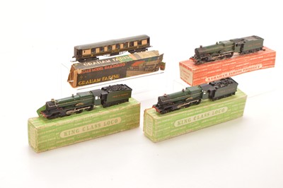 Lot 140 - Three Graham Farish 1950's boxed and unboxed 00 Gauge  GWR green King Class Locomotives and Tenders and Pullman Car (4)