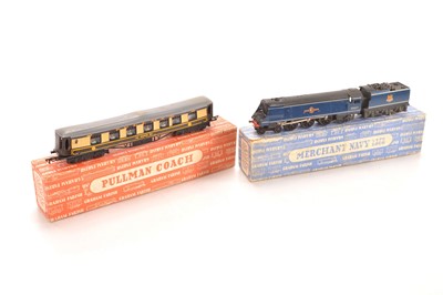 Lot 141 - Graham Farish 1950's boxed 00 Gauge BR blue Merchant Navy Class 35027 'Port Line' and Pullman Car 'Iolanthe' (2)