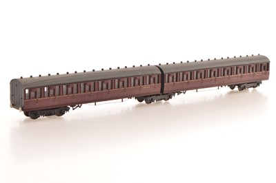 Lot 200 - kitbuilt 00 Gauge BR ER crimson lake Suburban compartment Articulated 2-Car Set No E82370E and E82371E