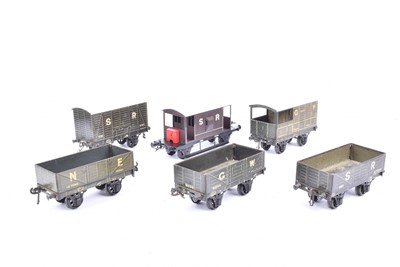 Lot 23 - Bassett-Lowke and Directory Series 0 Gauge SR NE and GWR Goods Rolling Stock
