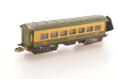 Lot 248 - Marklin Pre-war HO Gauge LNER green and cream Pullman Car 349E