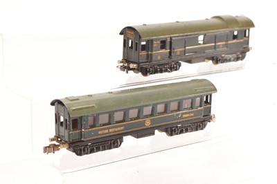 Lot 250 - Marklin Pre-war HO Gauge CIWL blue Dining and Baggage Cars (2)