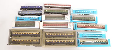 Lot 254 - Marklin HO Gauge boxed and unboxed Coaches including Rheingold  and others (17).