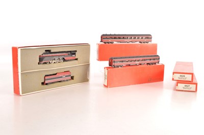 Lot 260 - Rivarossi American HO Gauge Lehigh Valley Steam Locomotive and Coaches (5)