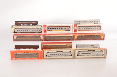 Lot 265 - American HO Gauge Electric and Diesel Locomotives and Coaching Stock (14)