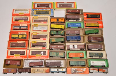 Lot 269 - American HO Postwar and Later Mainly Kitbuilt Boxcars (40+)