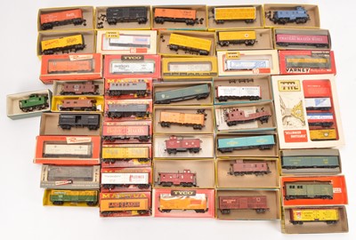 Lot 271 - American HO Postwar and Later Mainly Kitbuilt Freight Stock (40)