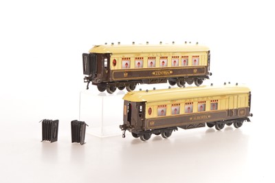 Lot 356 - Hornby 0 Gauge Pair of No.2/3 Special Pullman Coaches (2)