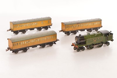 Lot 365 - Hornby 0 Gauge LNER Locomotive and Passenger coaches (4)