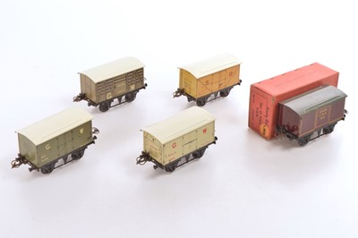 Lot 382 - Hornby 0 Gauge No.0 Vans (5)