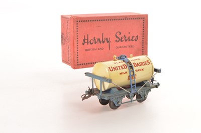 Lot 401 - Hornby 0 Gauge RS 671 Milk Tank Wagon "United Dairies"