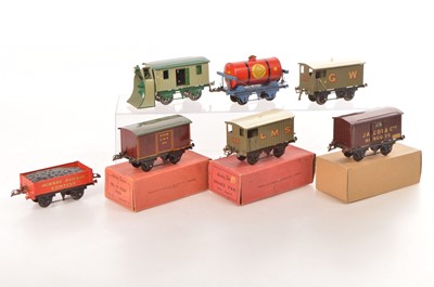 Lot 402 - Hornby 0 Gauge Goods Wagons (7)