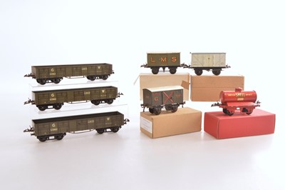 Lot 403 - Hornby 0 Gauge Goods Wagons (7)