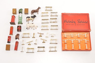 Lot 407 - Hornby 0 Gauge Railway Accessories (35)