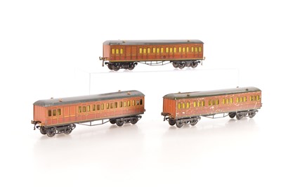 Lot 422 - Hornby 0 Gauge Metropolitan Coaches (3)