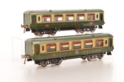 Lot 438 - Hornby 0 Gauge No.2 Great Northern Railway Green Dining Saloon & Pullman Coaches (2)