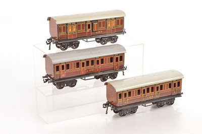 Lot 471 - Bing 0 Gauge "Shorties" LMS Maroon 1924 coaches (3)