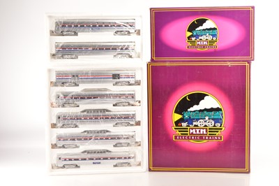Lot 522 - MTH 0 Gauge Amtrak 70' Aluminum Car Passenger Set MT 6508 (2)