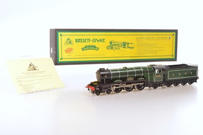 Lot 561 - Corgi/Bassett lowke  0 Gauge Modern issue BL99018 4-6-0 Loco & Tender LNER lined green A3 class 'Humorist'