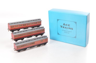 Lot 594 - Ace Trains 0 Gauge Modern Issue C/1 HRCA Clerestory 3 Coach Set
