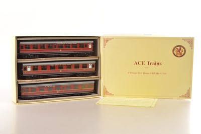 Lot 604 - Ace trains 0 Gauge modern issue C/13 BR Maroon MK1 Coach Set A