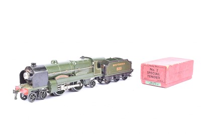 Lot 64 - Hornby 0 Gauge Electric No 320 SR green 4-4-2 850 'Lord Nelson' Locomotive and Tender