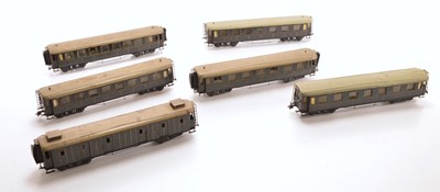 Lot 647 - Marescot (France) 0 Gauge ETAT dark green Passenger coaches (6)