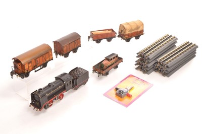 Lot 664 - Marklin 0 Gauge R900 Locomotive & Wagons