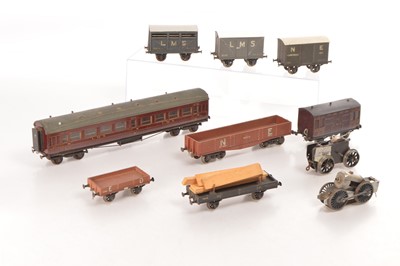 Lot 667 - Milbro and other commercial manufacturers 0 Gauge Rolling stock and mech's (10)