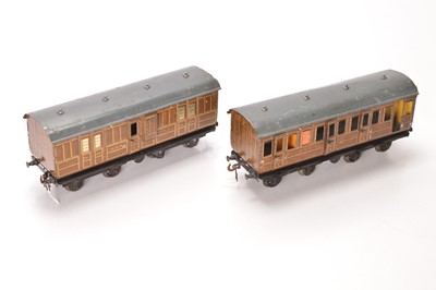 Lot 721 - Carette Gauge 1 pair of GNR Short bogie coaches (2)