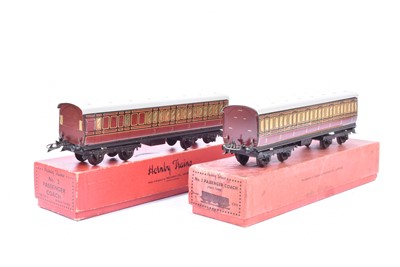 Lot 77 - Pre-War and uncommon Post-war Hornby 0 Gauge No 2 LMS maroon Suburban Coaches